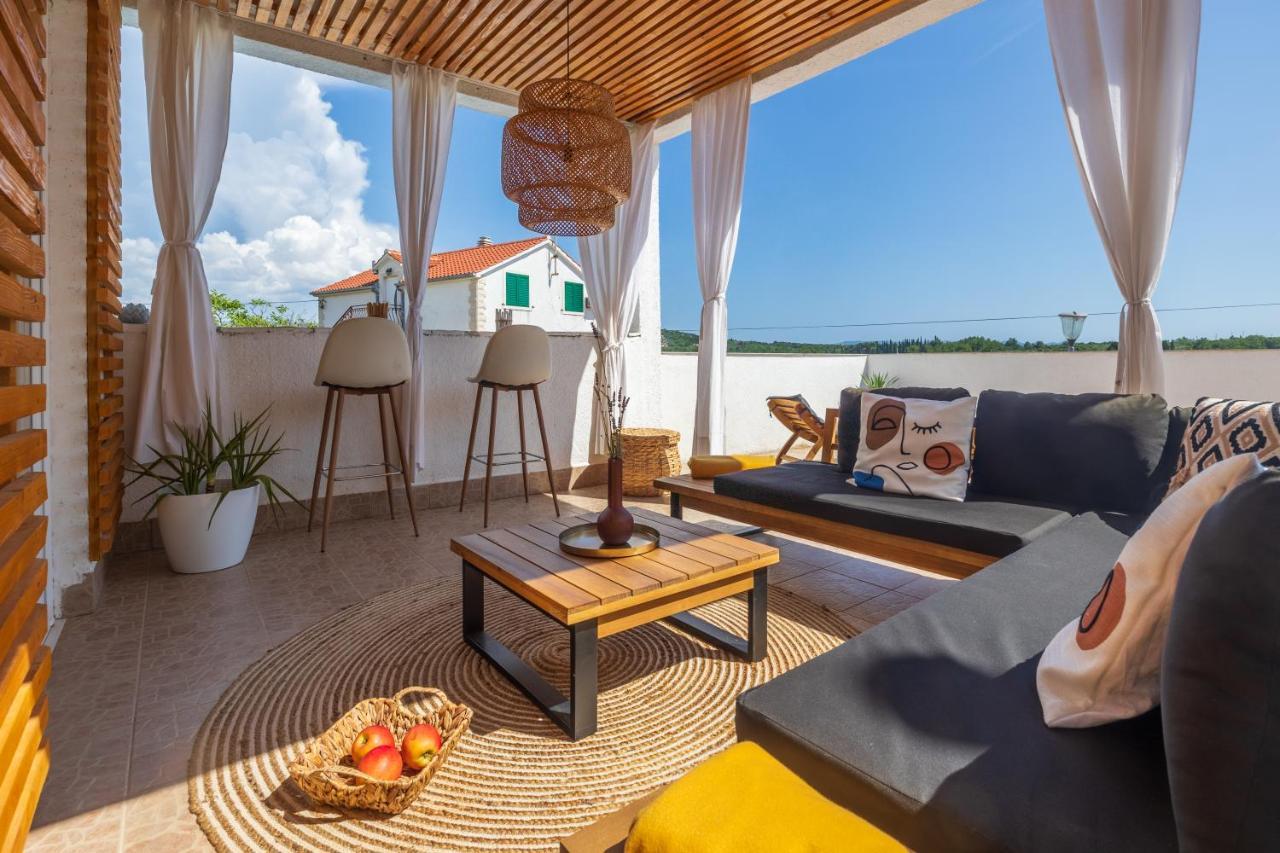 Villa Oasis With Private Pool ミルナ エクステリア 写真
