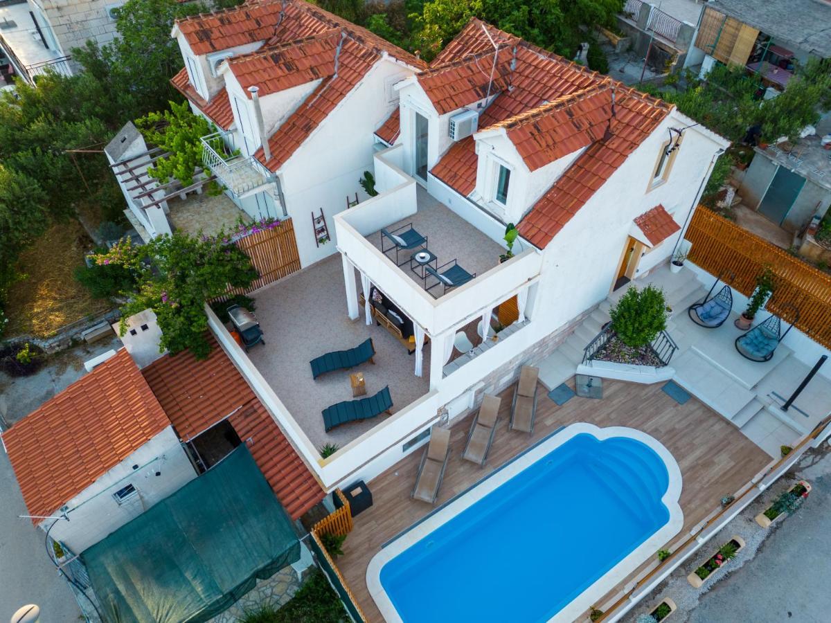 Villa Oasis With Private Pool ミルナ エクステリア 写真